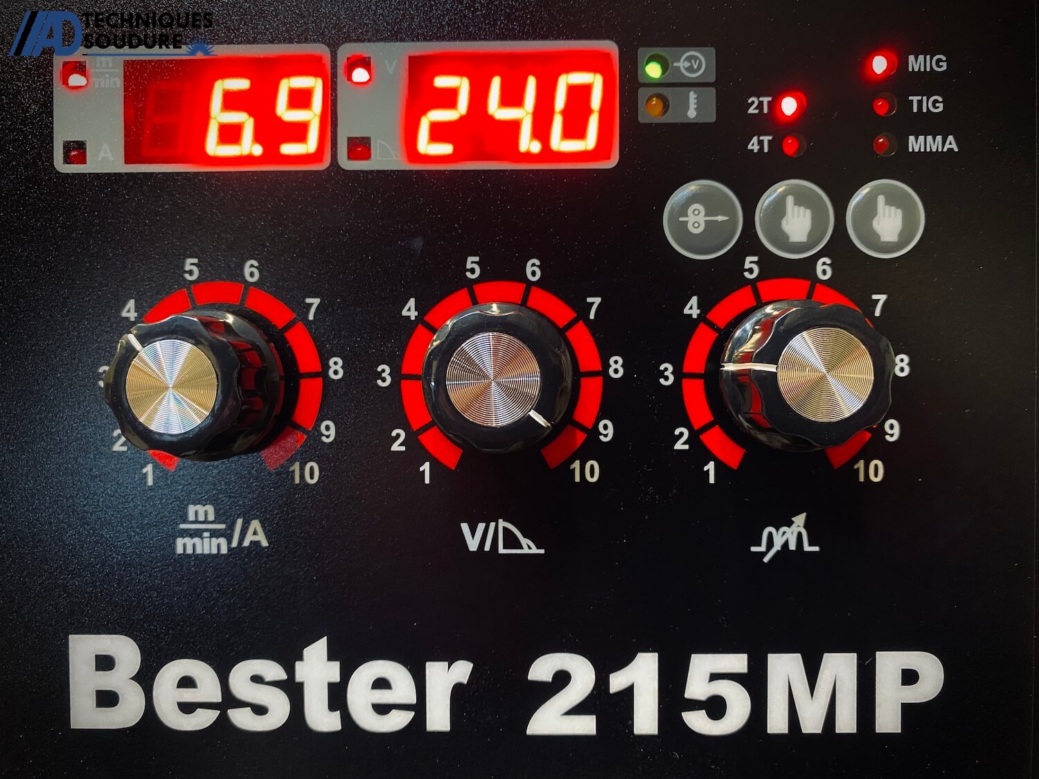 Panneau de commande poste à souder MIG/MAG multi procédés BESTER 215MP Lincoln Electric monophasé Panneau de commande poste à souder MIG/MAG multi procédés BESTER 215MP Lincoln Electric monophasé
