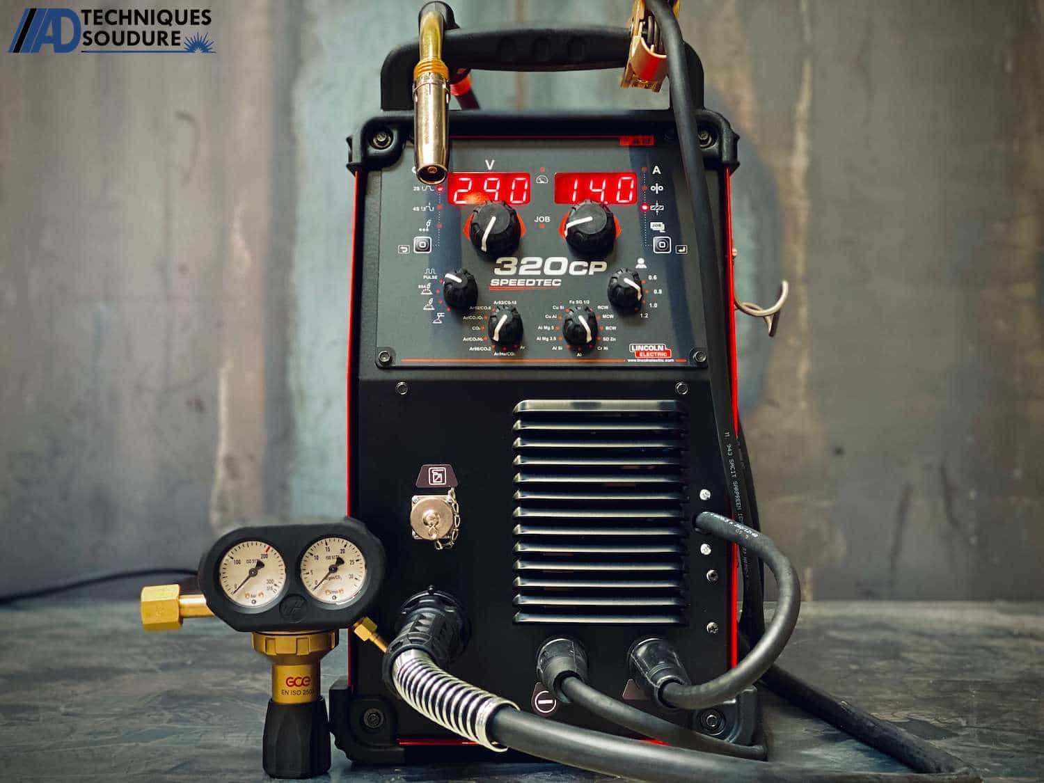 Poste à souder MIG-MAG SPEEDTEC 320CP Multi-procédés, pulsé, synergique Lincoln Electric triphasé Poste à souder MIG-MAG SPEEDTEC 320CP Multi-procédés, pulsé, synergique Lincoln Electric triphasé